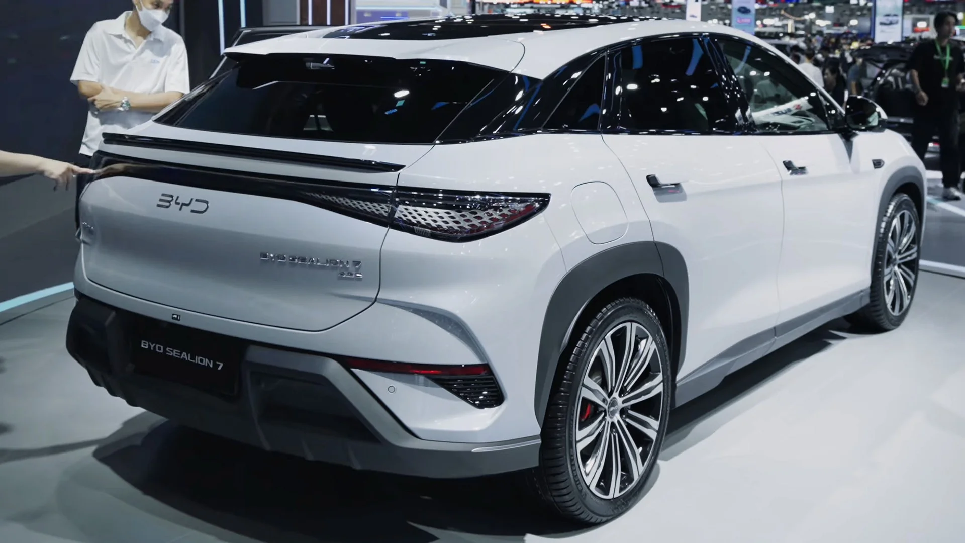 BYD's $4,000 Sealion 7 Cashback Targets Tesla Model Y