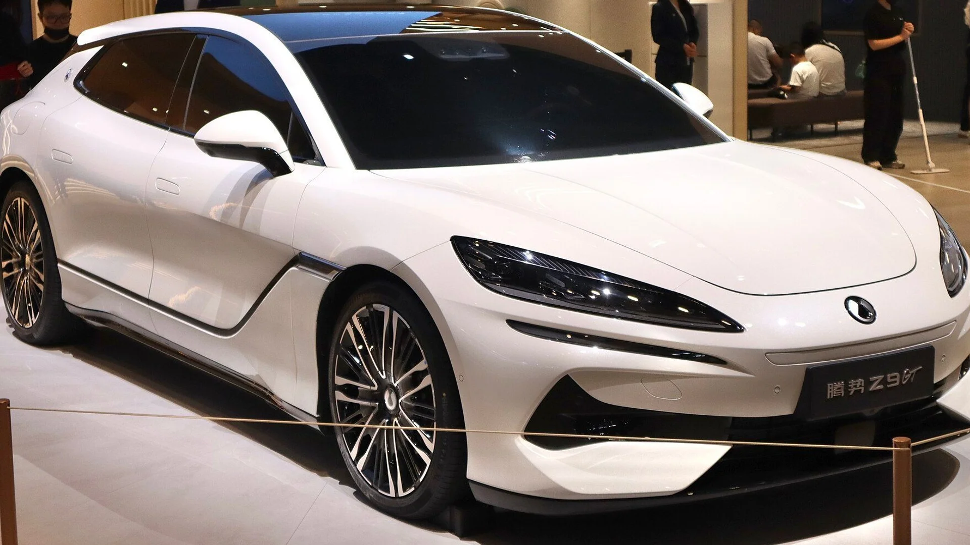 Denza Z9GT Spotted in Melbourne: 1000km Range, 9-Min Charge
