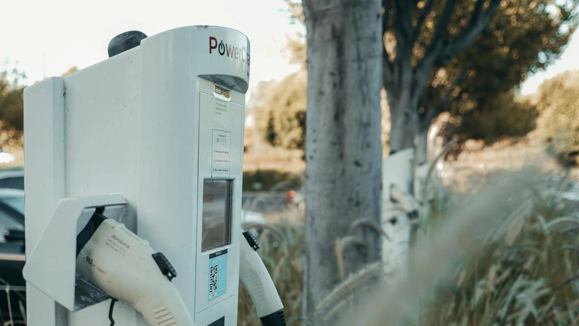 ChargePoint Charges by kWh and Time? Here's What to Watch For (and Which Canadian Networks Are Cleaner)