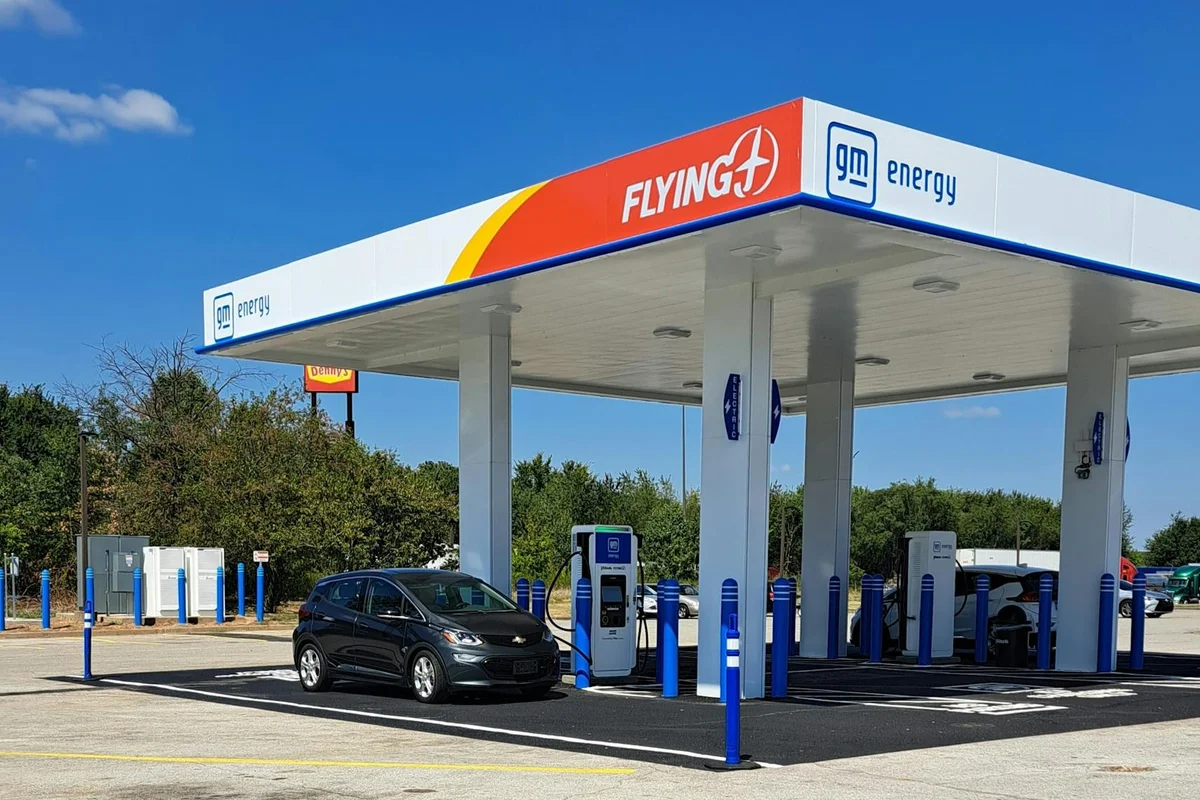 A Chevrolet Bolt EV charging at a GM Energy station in Franklin, Kentucky on a sunny day.
