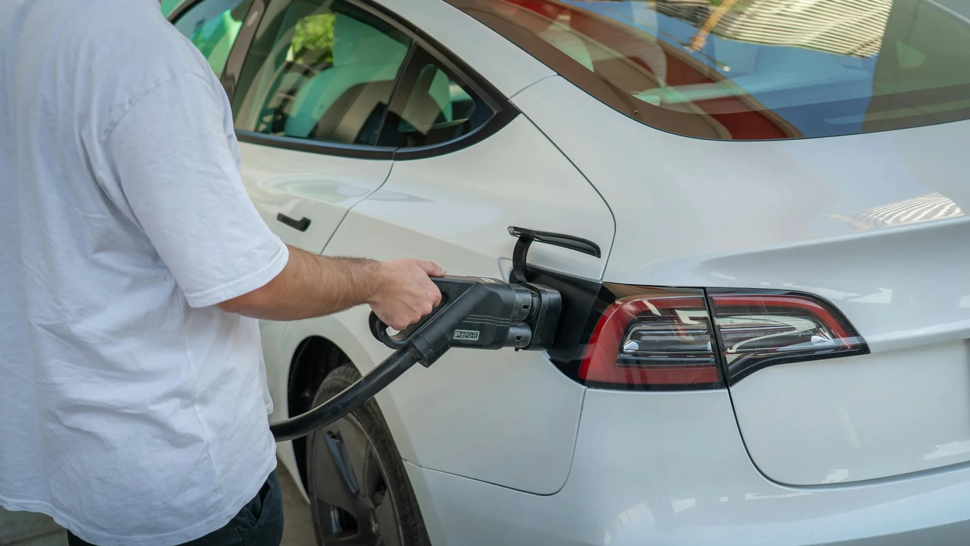 EV Incentives Canada 2026: Federal + Provincial Rebate Stacking Guide