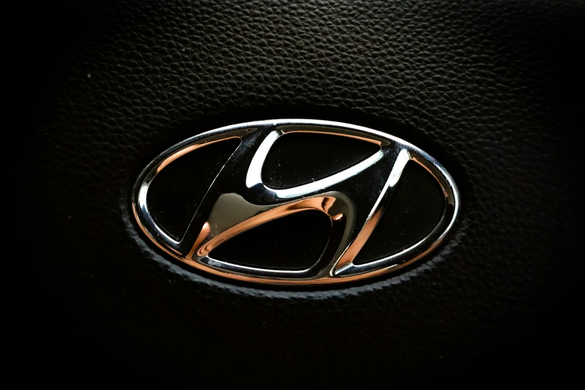 black and silver mercedes benz logo