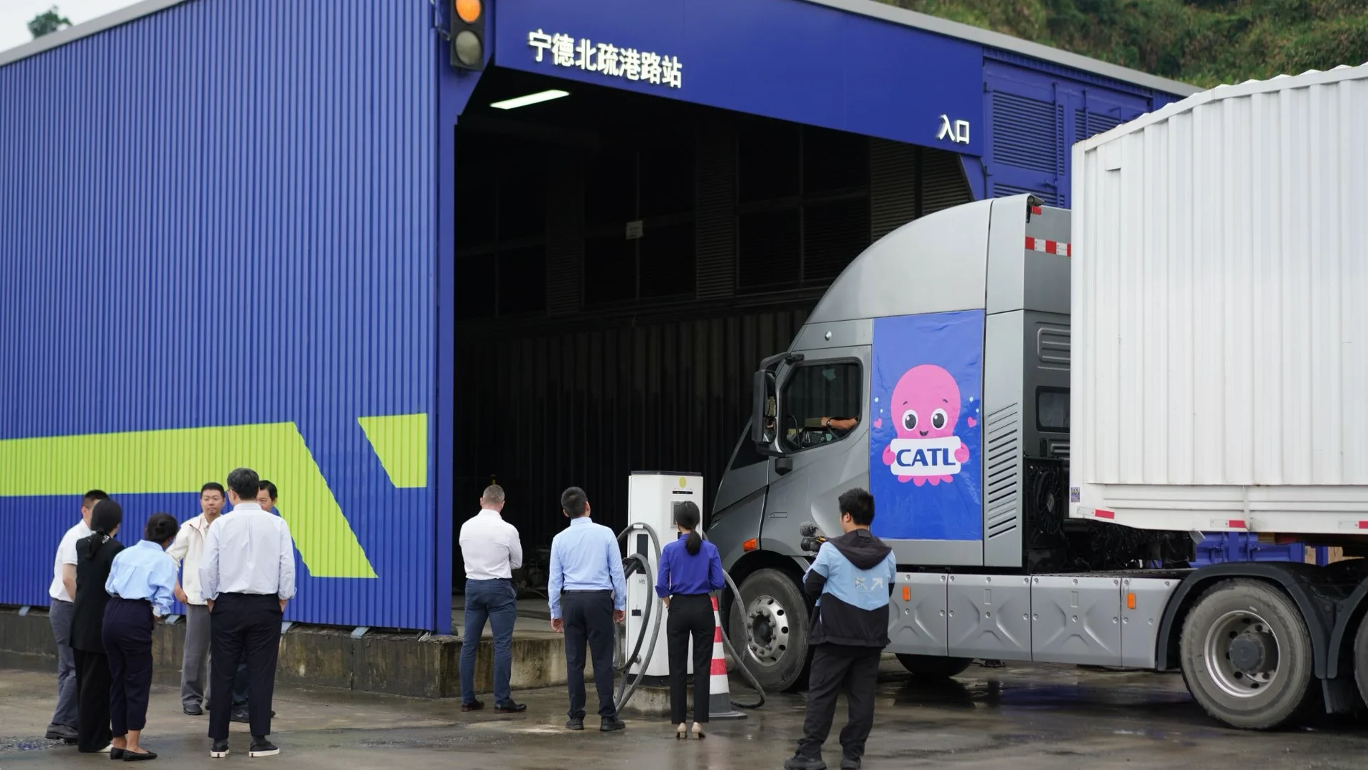 Swaptopus: CATL and Octopus Bet on Truck Battery Swaps